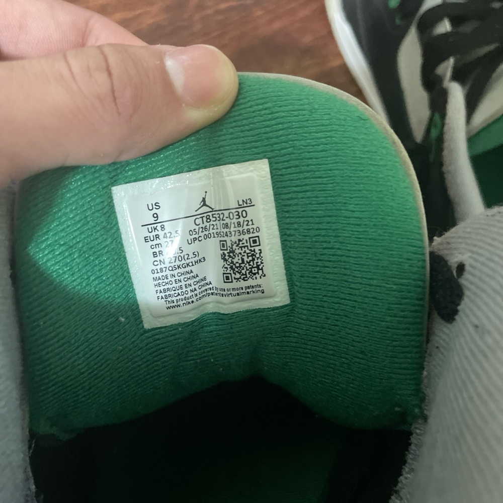 Jordan Sneakers Green and Black
